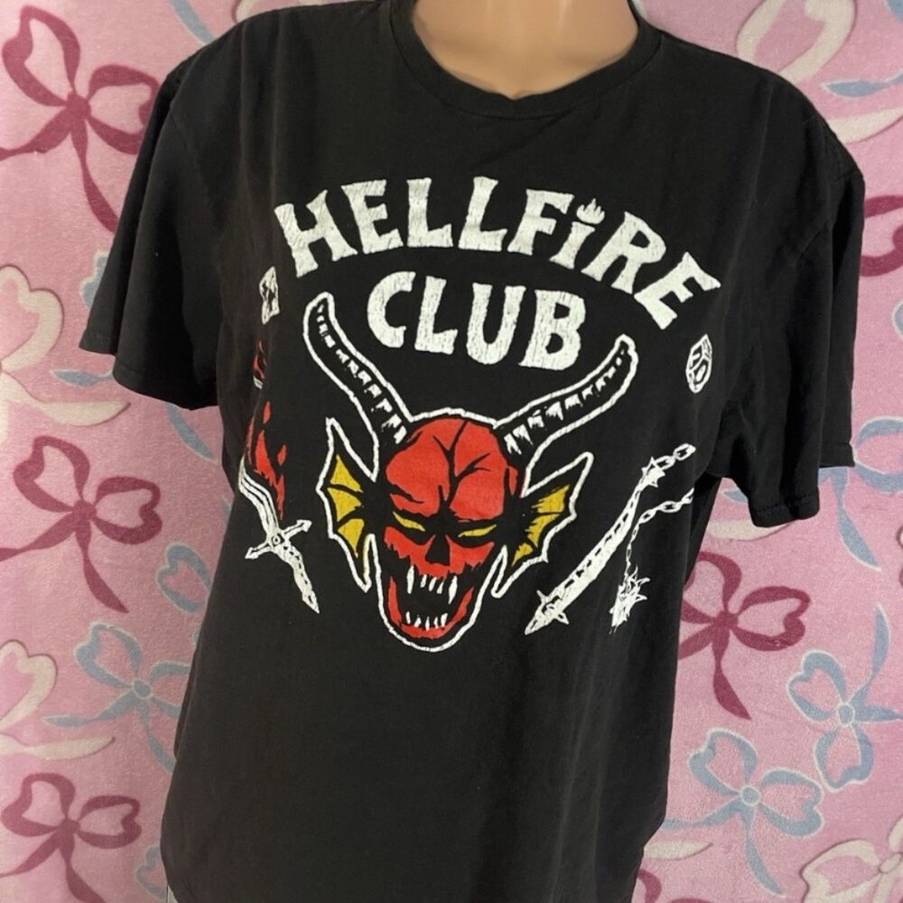 Stranger Things Size Large Graphic Hellire Club Grunge Casual Women’s Top